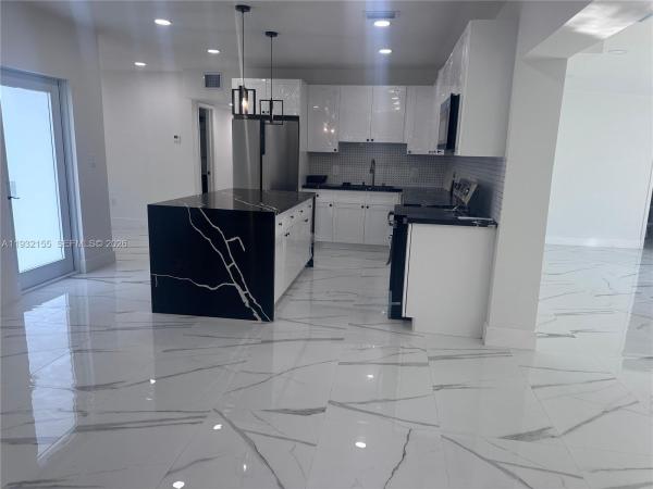 Sierra, 19800 NW Miami Ct, Miami Gardens, Florida 33169, image 2