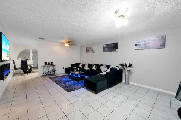 Kings Gardens, 4457 NW 185th St, Miami Gardens, Florida 33055, image 1