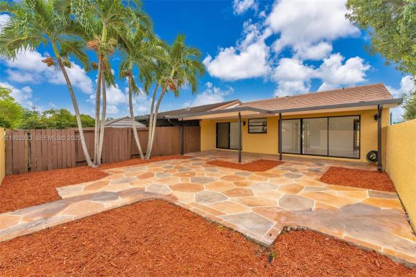 Walden Pond, 14719 SW 84th Ter, Kendall West, Florida 33193, image 3