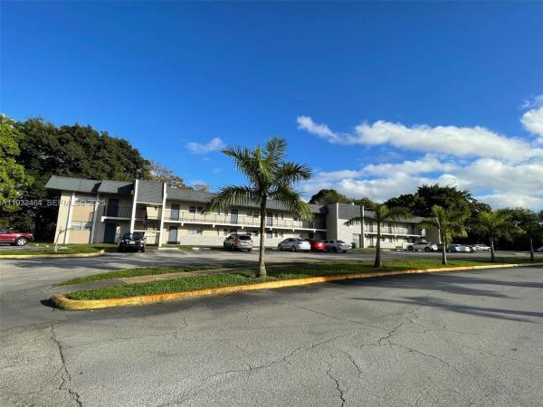 Versailles Gardens, 7800 Colony Cir S #206, Tamarac, Florida 33321, image 2