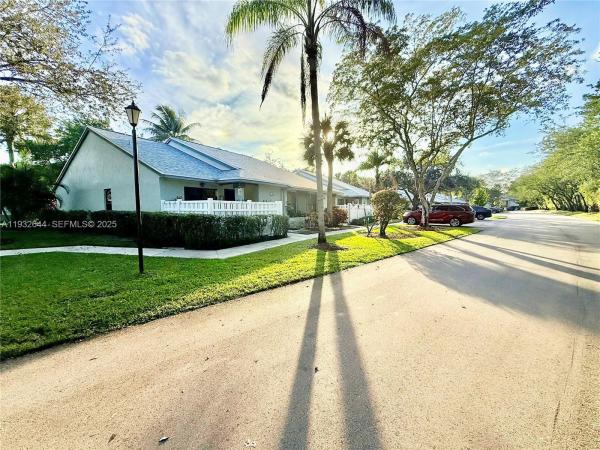 Karanda Village 4, 3899 Carambola Cir N #29126, Coconut Creek, Florida 33066, image 1