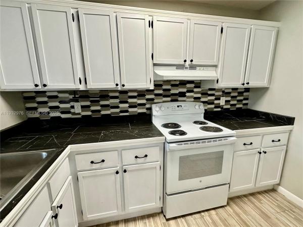 Lago Grande, 2570 W 67th Pl #21-2, Hialeah, Florida 33016, image 2
