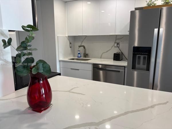 Winston Towers 200, 251 174th St #1215, Sunny Isles Beach, Florida 33160, image 1