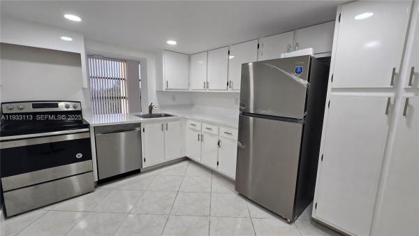 Towers Of Oceanview South, 600 Parkview Dr #525, Hallandale Beach, Florida 33009, image 1