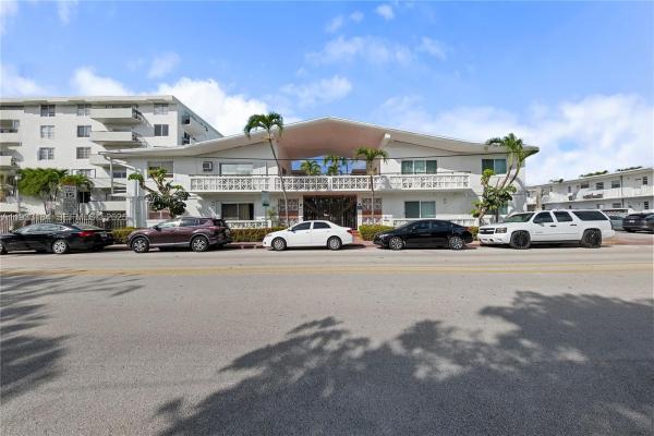 Creek Club, 8040 Tatum Waterway Dr #11, Miami Beach, Florida 33141, image 1