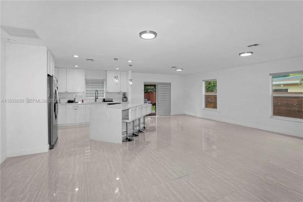 Weidlings, 6270 Arthur St, Hollywood, Florida 33024, image 3