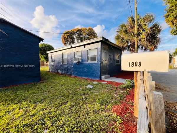 Tamarind Park, 1927 Windsor Ave, West Palm Beach, Florida 33407, image 3