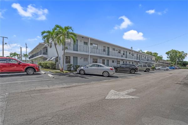 Pembroke House, 7401 Pines Blvd #221, Pembroke Pines, Florida 33024, image 1