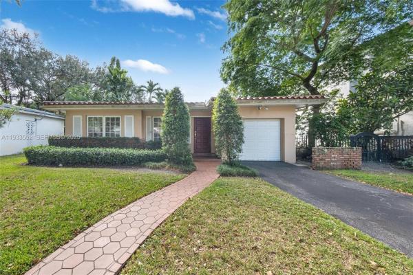 Coral Gables Country Club, 1530 Catalonia Ave, Coral Gables, Florida 33134, image 1