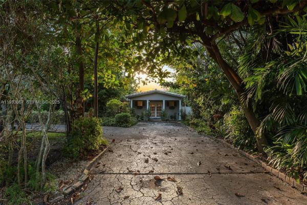 Biscayne Park Estates, 11770 Griffing Blvd, Biscayne Park, Florida 33161, image 2