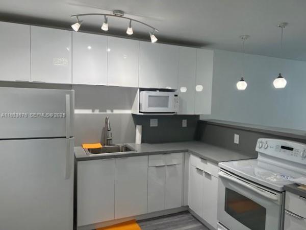 1600 NE 114th St #201, Unincorporated Dade County, Florida 33181, image 1