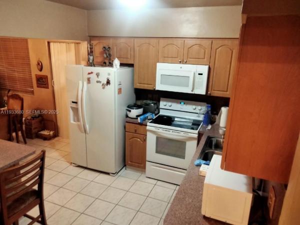 Bradley Manor, 4990 E 1st Ave, Hialeah, Florida 33013, image 2