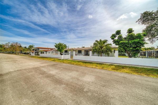 Intag Gardens, 3585 SW 107th Ct, University Park, Florida 33165, image 3