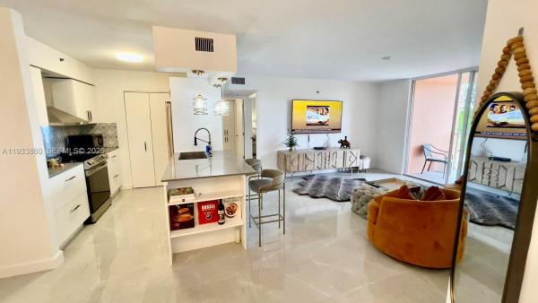 The Yacht Club At Aventura, 19901 E Country Club Dr #2403, Aventura, Florida 33180, image 2