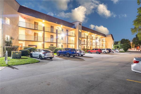 Sunrise Lakes 3, 2811 N Pine Island Rd #309, Sunrise, Florida 33322, image 1