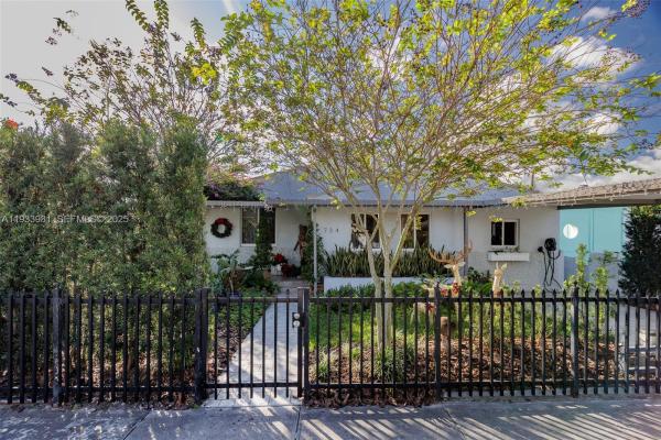 Stephens Manor, 734 NW 75th St, Gladeview, Florida 33150, image 2
