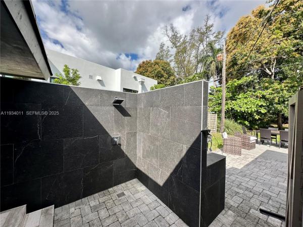 March Estates, 513 NW 30th St, Wilton Manors, Florida 33311, image 1