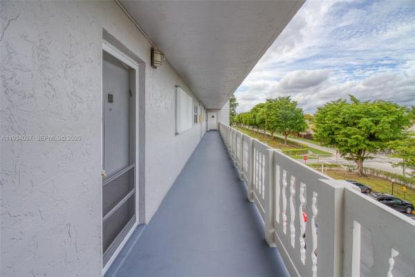 Meadowbrook Lakes, 314 SE 10th St #406, Dania Beach, Florida 33004, image 2