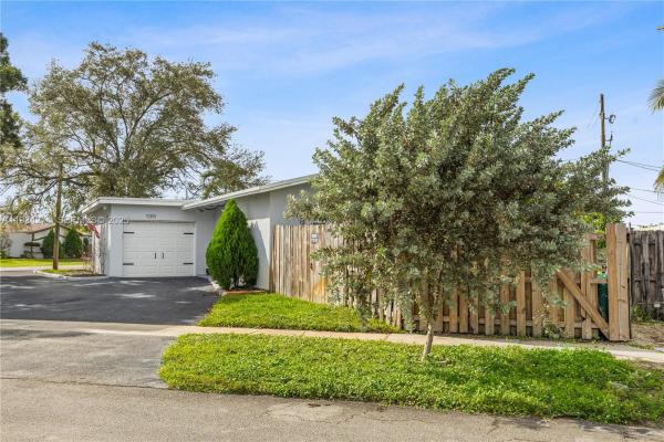 Twin Lakes, 11301 NW 32nd Pl, Sunrise, Florida 33323, image 2