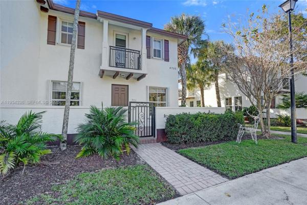 Paloma Lakes, 4720 Mimosa Pl #903, Coconut Creek, Florida 33073, image 2
