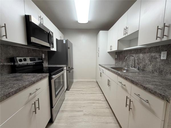 Cypress Village, 7101 Miami Lakes Dr #Q10, Miami Lakes, Florida 33014, image 1