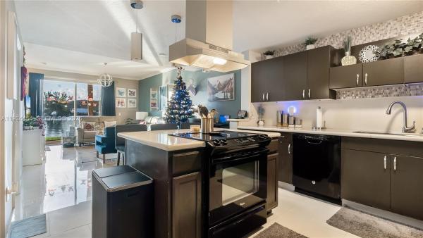 San Briana At Crystal Lake, 4141 Crystal Lake Dr, Deerfield Beach, Florida 33064, image 1