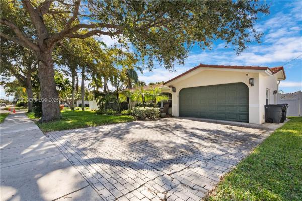 Lighthouse Point Residential, 3401 NE 21st Ave, Lighthouse Point, Florida 33064, image 2