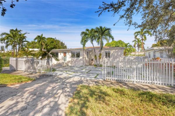 Le Jeune Place, 4055 SW 7th St, Miami, Florida 33134, image 1