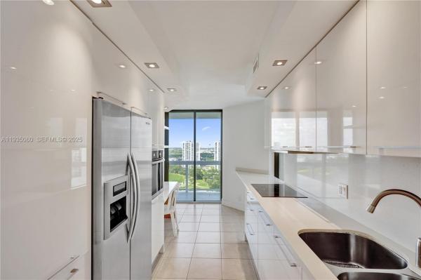 The Landmark, 20185 E Country Club Dr #2209, Aventura, Florida 33180, image 2