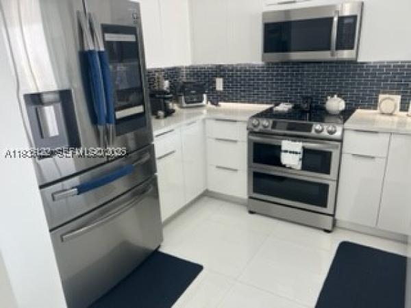 La Perla, 16699 Collins Ave #2507, Sunny Isles Beach, Florida 33160, image 2