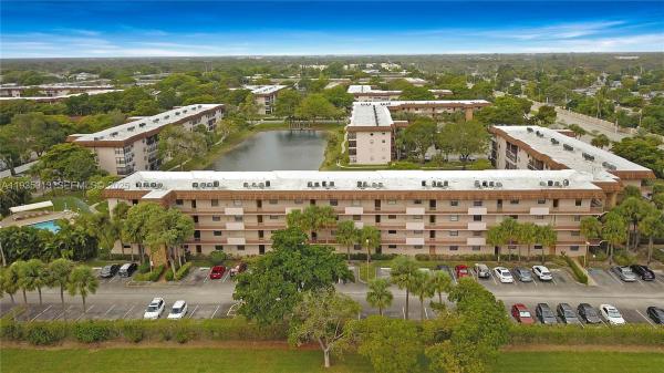 Lakes Of Carriage Hills, 4930 E Sabal Palm Blvd #306, Tamarac, Florida 33319, image 1