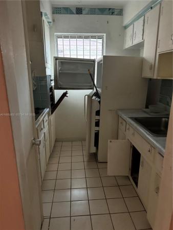 Rose, 7725 Carlyle Ave #2, Miami Beach, Florida 33141, image 2