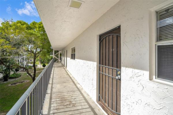 The Lakes Of Inverrary, 3360 Spanish Moss Ter #304, Lauderhill, Florida 33319, image 1
