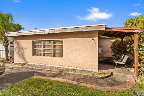 Driftwood Acres, 6811 Thomas St, Hollywood, Florida 33024, image 2