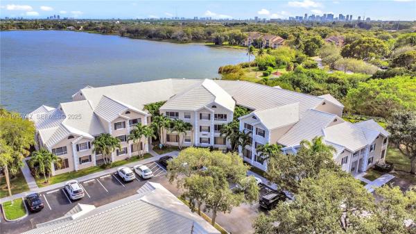 LakeView Club, 2803 N Oakland Forest Dr #205, Oakland Park, Florida 33309, image 2