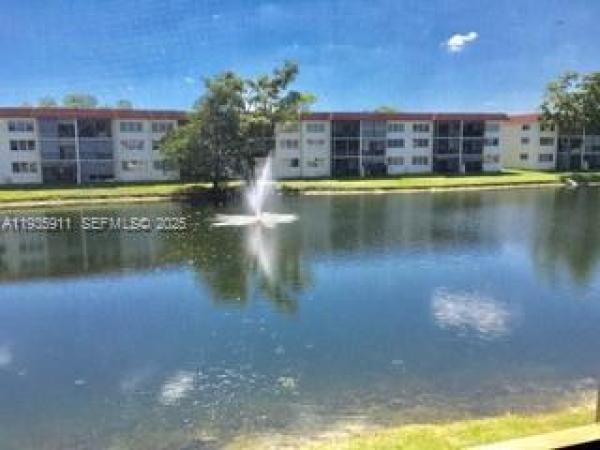 Hollybrook Golf & Tennis Club, 361 S Hollybrook Dr #304, Pembroke Pines, Florida 33025, image 1