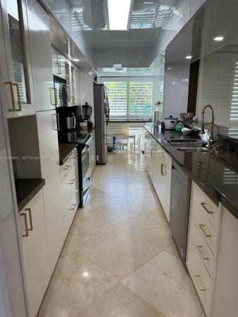 Golden Pointe, 20941 NE 37th Ct, Aventura, Florida 33180, image 3
