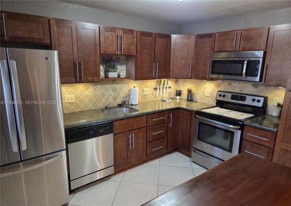 Racquet Club At Bonaventure, 423 Lakeview Dr #101, Weston, Florida 33326, image 2