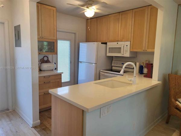 Thistle Gardens, 4701 NW 34th St #604, Lauderdale Lakes, Florida 33319, image 2