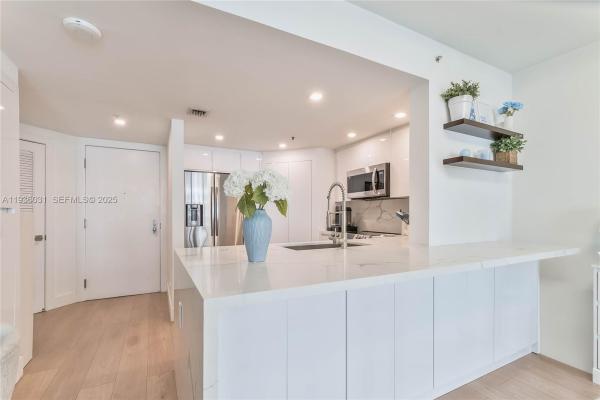 Courvoisier Courts, 701 Brickell Key Blvd #808, Miami, Florida 33131, image 1