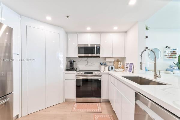 Courvoisier Courts, 701 Brickell Key Blvd #808, Miami, Florida 33131, image 3
