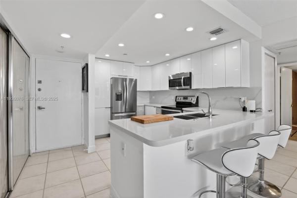 Waterview 1, 20505 E Country Club Dr #833, Aventura, Florida 33180, image 1