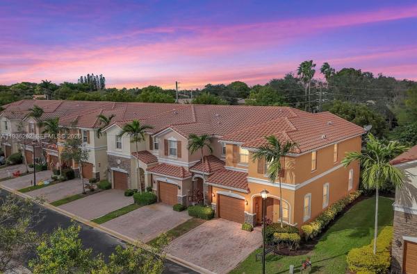 Emerald Creek Townhomes, 12441 Emerald Creek Mnr, Plantation, Florida 33325, image 3