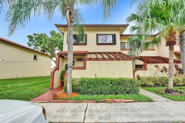 Sunblest Townhomes, 8925 Springtree Lakes Dr, Sunrise, Florida 33351, image 1