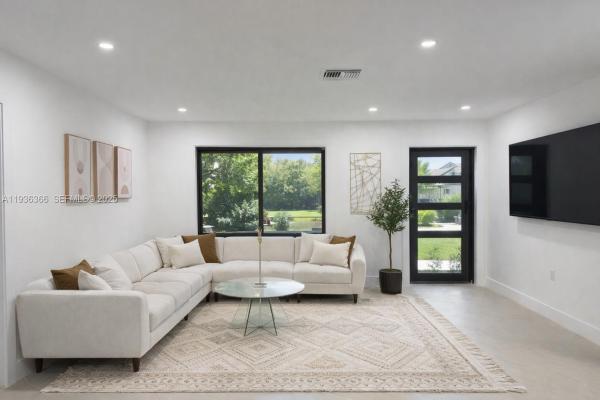 Kendale Lakes No HOA, 7904 SW 139th Ct, Kendale Lakes, Florida 33183, image 2