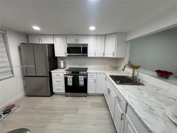 Colony Point, 900 Colony Point Cir #218, Pembroke Pines, Florida 33026, image 1