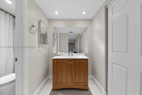 Quatraine, 20310 NE 3rd Ct #2, Ives Estates, Florida 33179, image 3