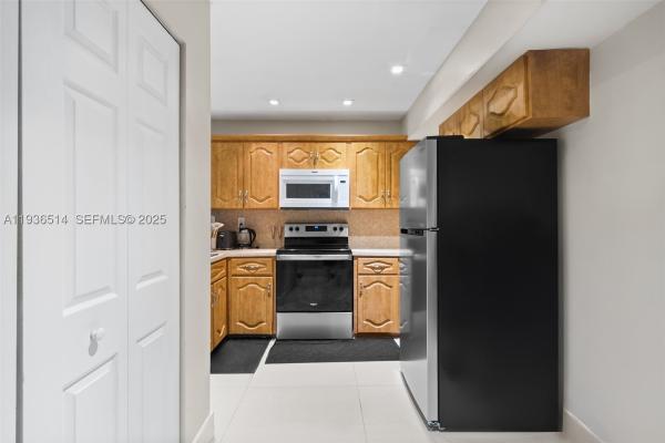 Quatraine, 20310 NE 3rd Ct #2, Ives Estates, Florida 33179, image 2