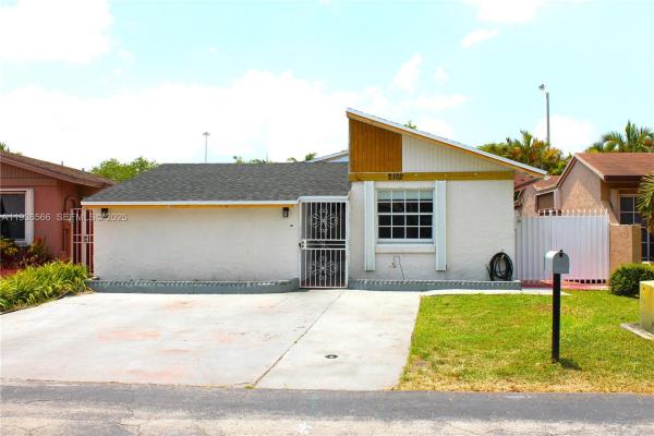 Les Chalets, 2102 SW 106th Ct, University Park, Florida 33165, image 2