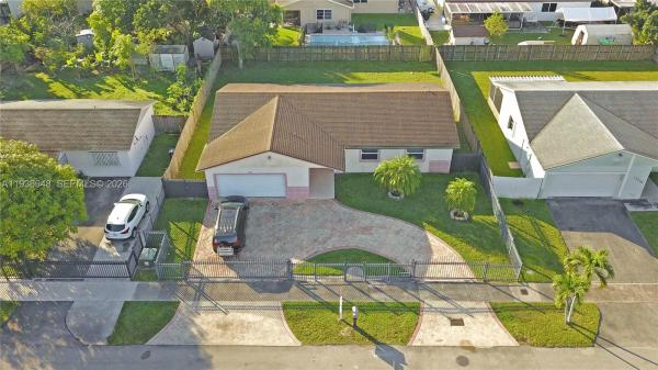 Meadow Wood Manor, 13244 SW 255th Ter, Princeton, Florida 33032, image 2